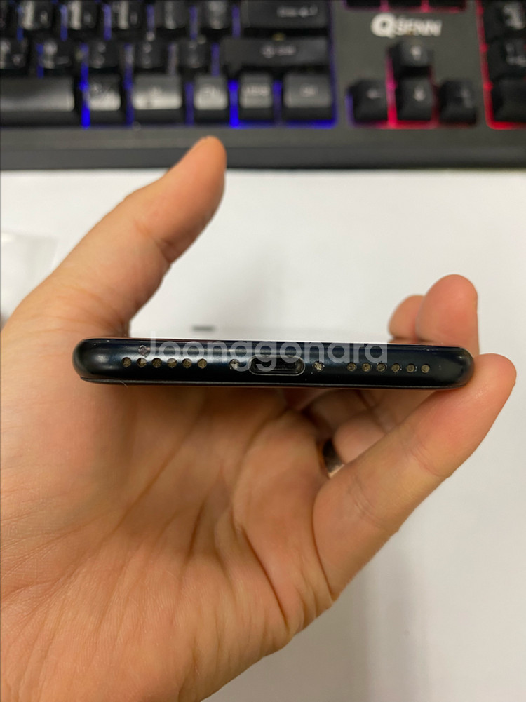 아이폰SE3 미드나잇 A급 64GB 무잔상--6