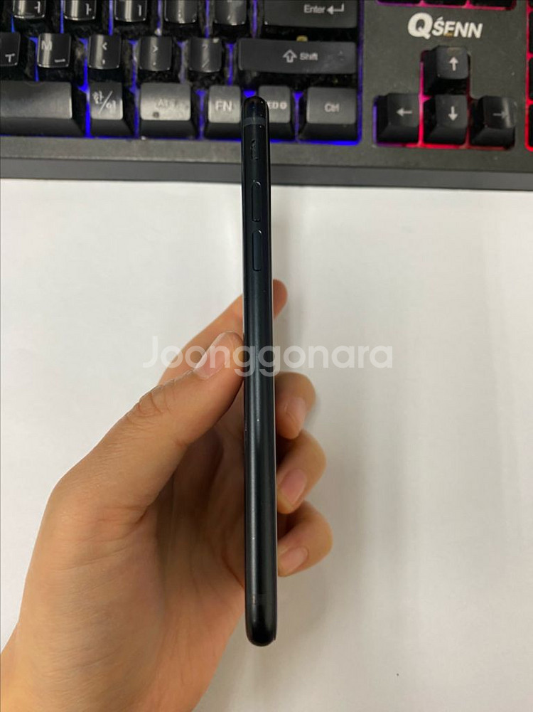 아이폰SE3 미드나잇 A급 64GB 무잔상--4