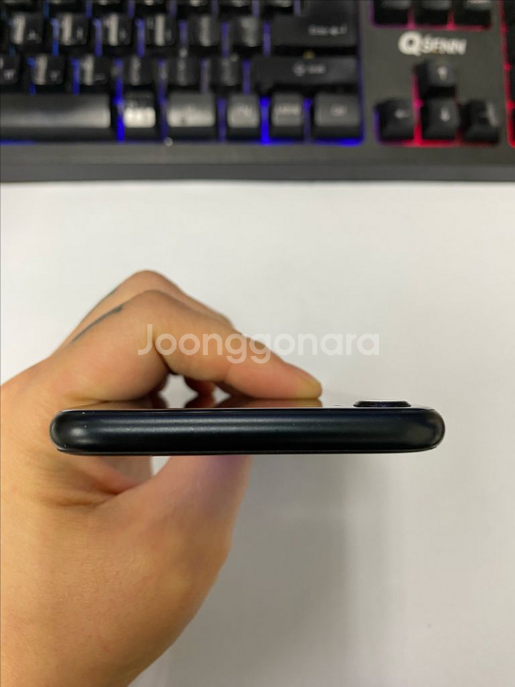 아이폰SE3 미드나잇 A급 64GB 무잔상--3