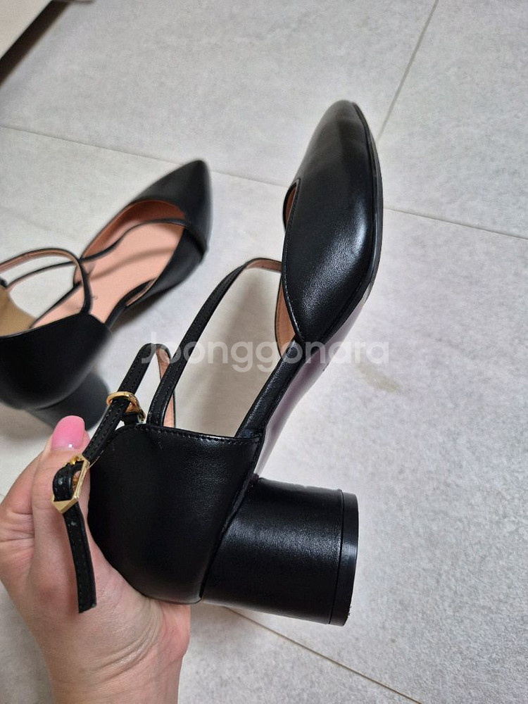 아멜리에 천연소가죽 스트랩 펌프스 블랙 225--6