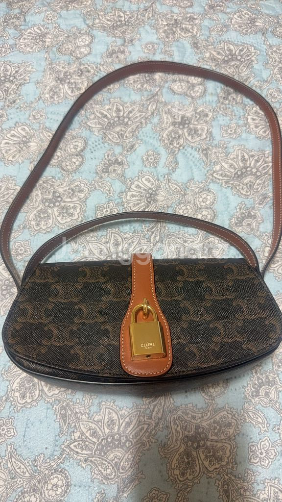 셀린느 타부백 새상품--1