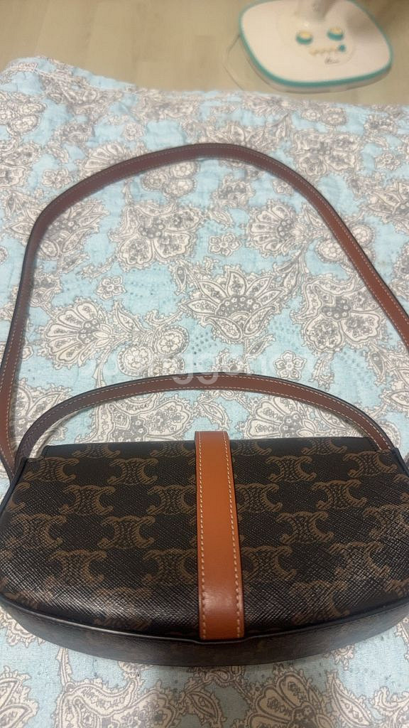 셀린느 타부백 새상품--2