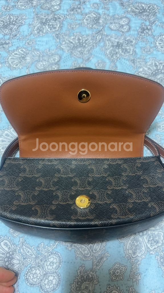 셀린느 타부백 새상품--4