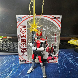 반다이 S.H.Figuarts 가면라이더 덴오 소드 폼