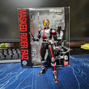 반다이 S.H.Figuarts 가면라이더 파이즈 피규어