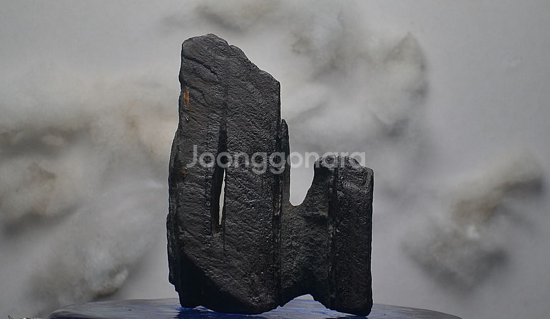 수석 관통 산수경석--1