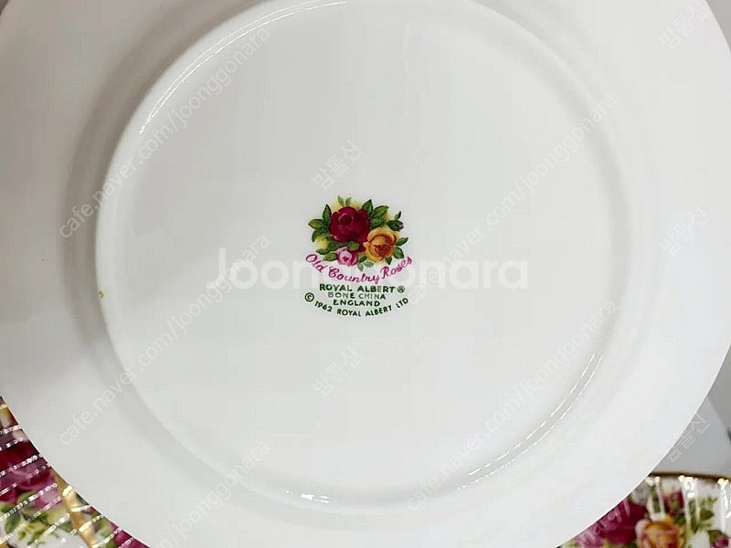 앤틱 영국 정품 로얄알버트 황실장미접시 트리오1조값--4