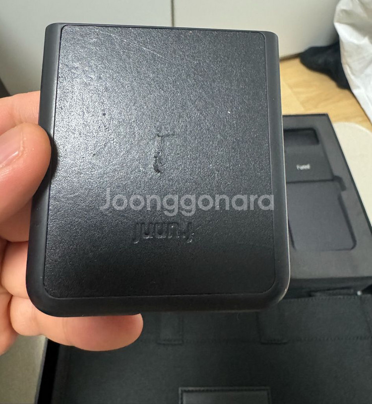 삼성 갤럭시 제트플립4 준지에디션 특SS급 팝니다--3