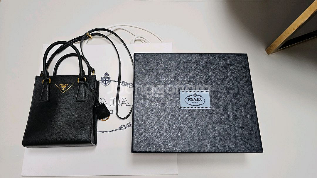 [새상품급]프라다 삼각로고 사피아노 레더 토트백 1BA--0