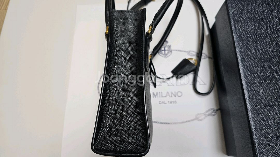 [새상품급]프라다 삼각로고 사피아노 레더 토트백 1BA--5