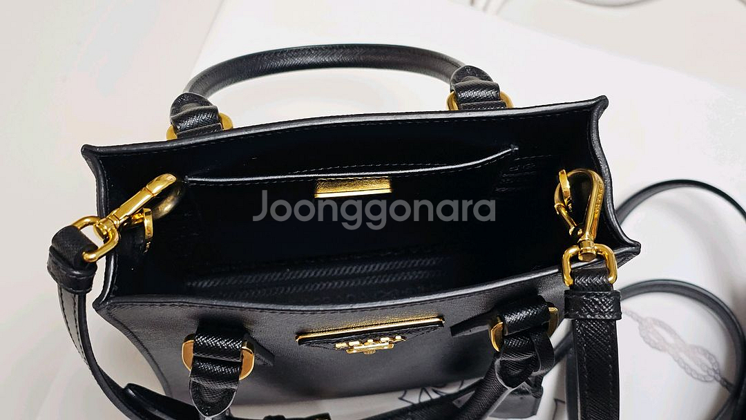 [새상품급]프라다 삼각로고 사피아노 레더 토트백 1BA--7