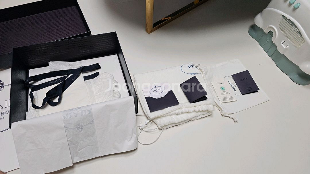 [새상품급]프라다 삼각로고 사피아노 레더 토트백 1BA--8