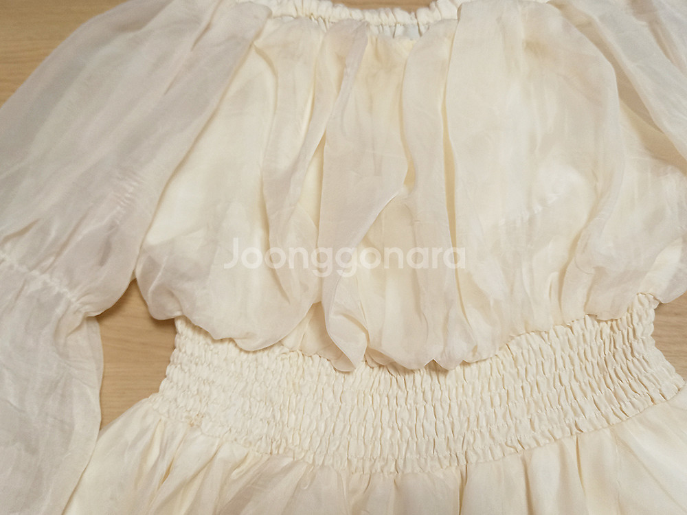 일본브랜드 샤 오프숄더 튜닉 블라우스--1