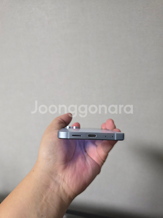 갤럭시 Z플립6 블루 256기가 SS급 팝니다--5