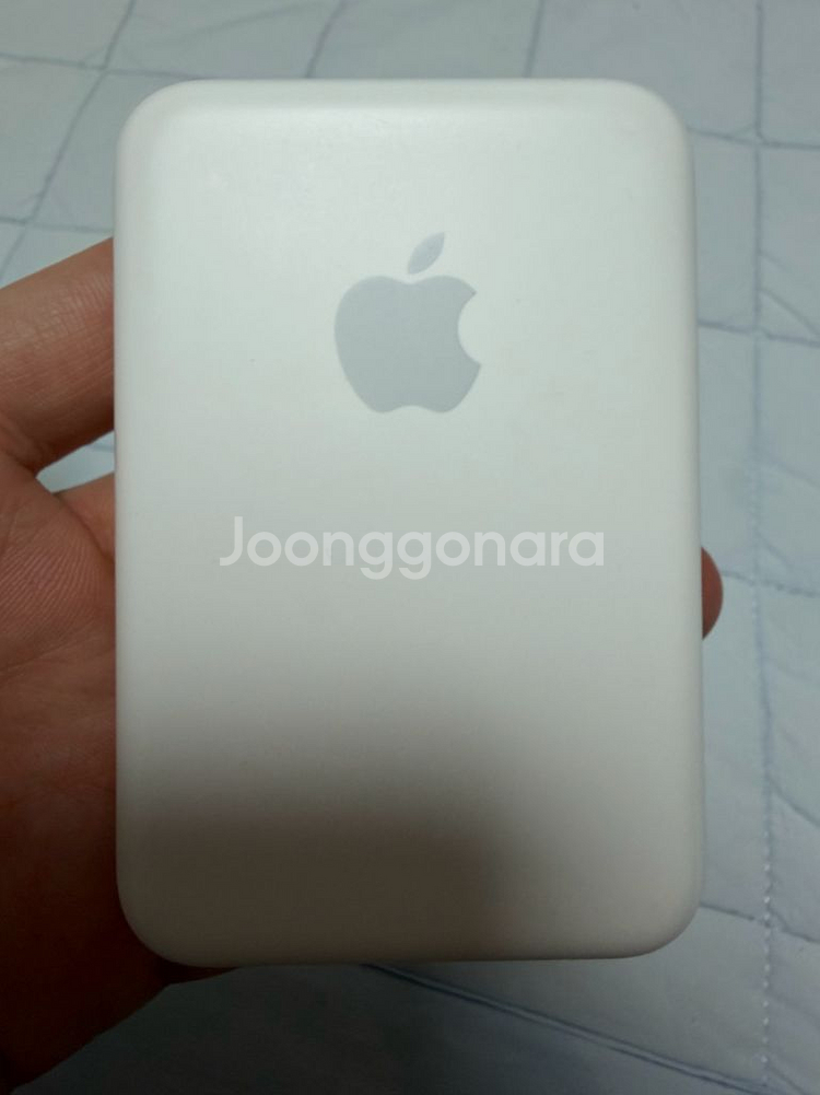 애플 정품 맥세이프 보조배터리 팝니다--1