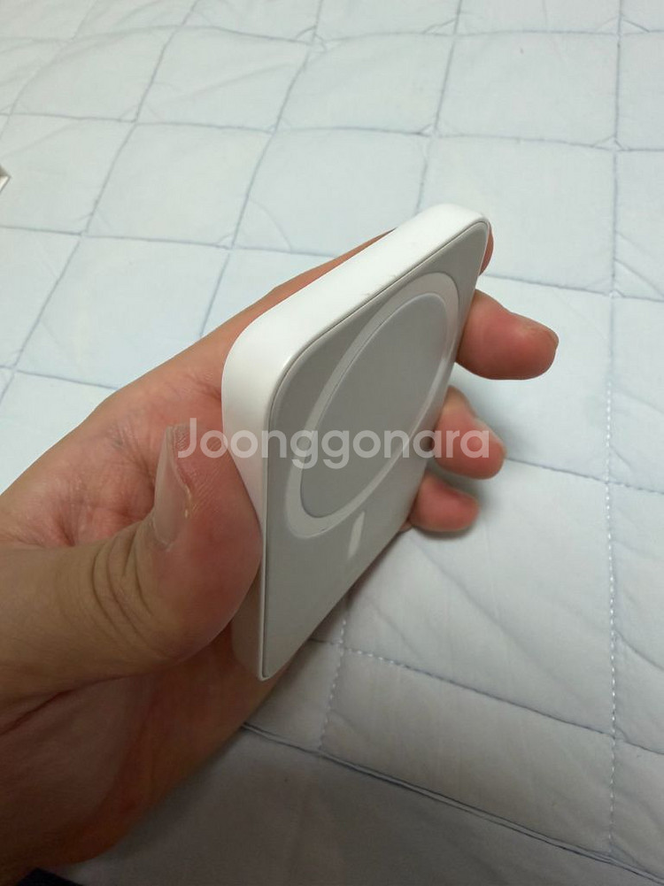 애플 정품 맥세이프 보조배터리 팝니다--3