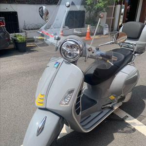 베스파 GTS300 슈퍼테크 아비오그레이