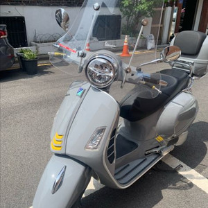 베스파 GTS300 슈퍼테크 아비오그레이