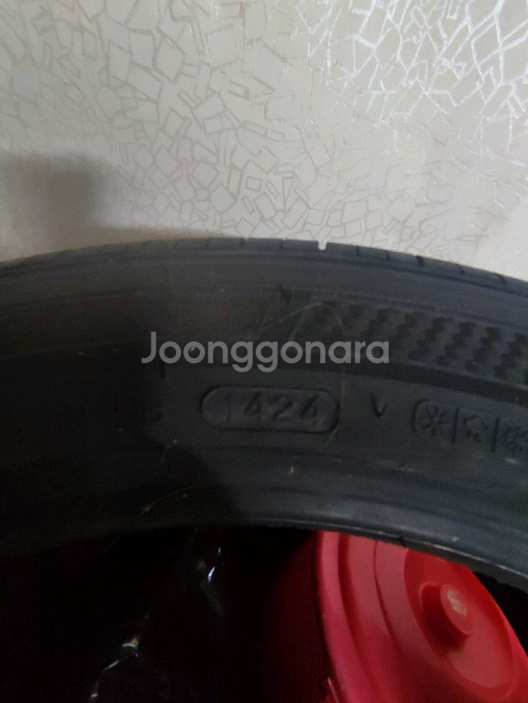 키너지컴포트 235 45 18 새타이어 4개--2