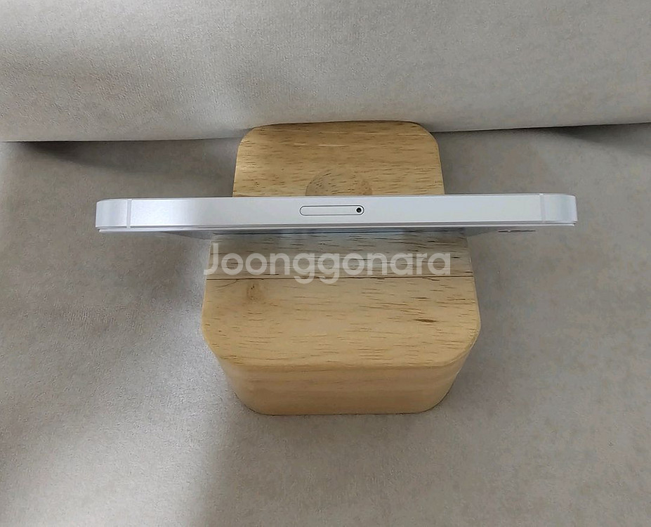 아이폰 SE 화이트 실버 64G 판매!(카메라 무음)--2