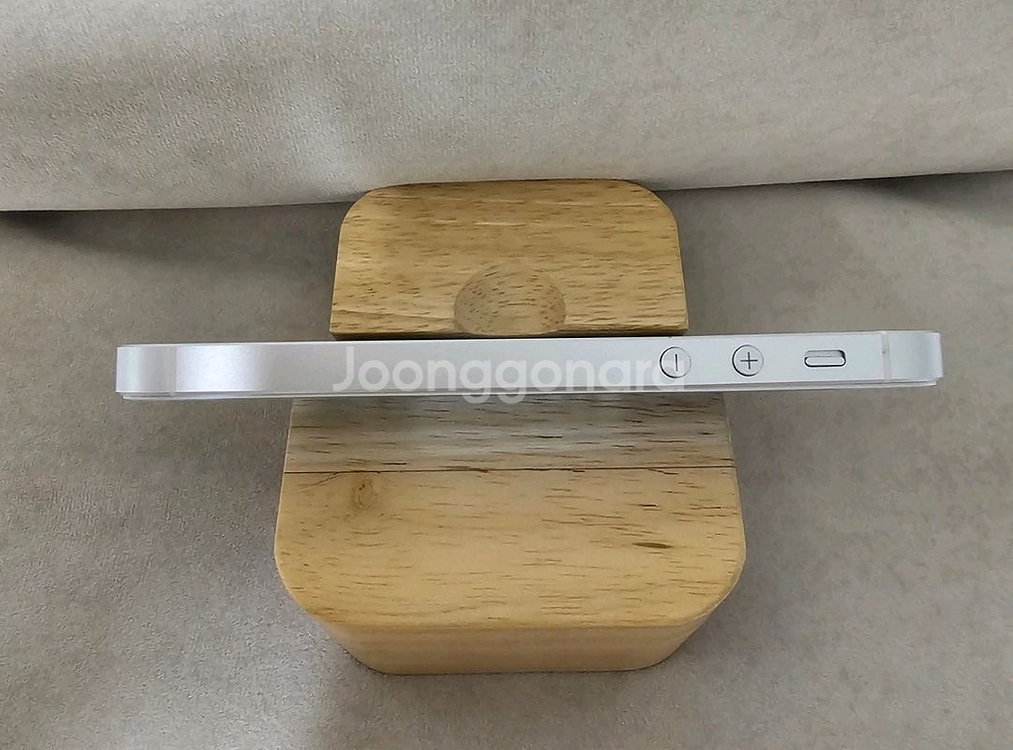 아이폰 SE 화이트 실버 64G 판매!(카메라 무음)--3