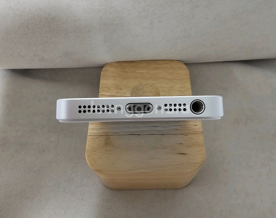 아이폰 SE 화이트 실버 64G 판매!(카메라 무음)--5