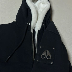 무스너클 버니클 스웨터 판매