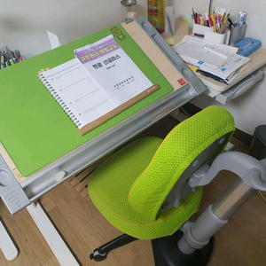 컴프프로 슈퍼1400 책상과 의자