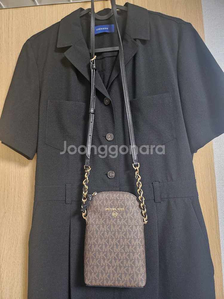 마이클코어스 미니 폰 크로스백--0