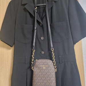 마이클코어스 미니 폰 크로스백