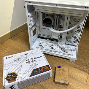 화이트 9800x3d / x870 보드 반본체