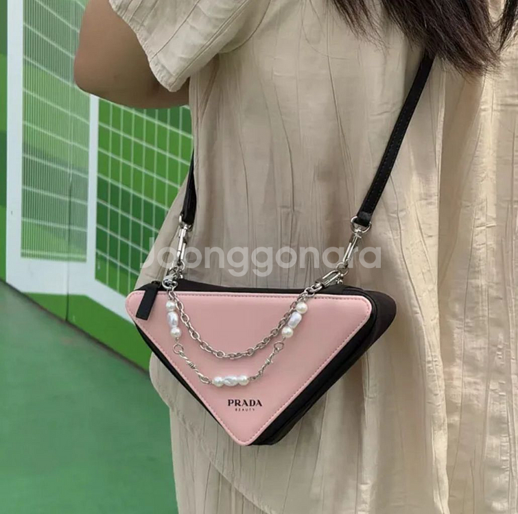 프라다 뷰티 트라이앵글 미니 파우치 숄더백 크로스백--1