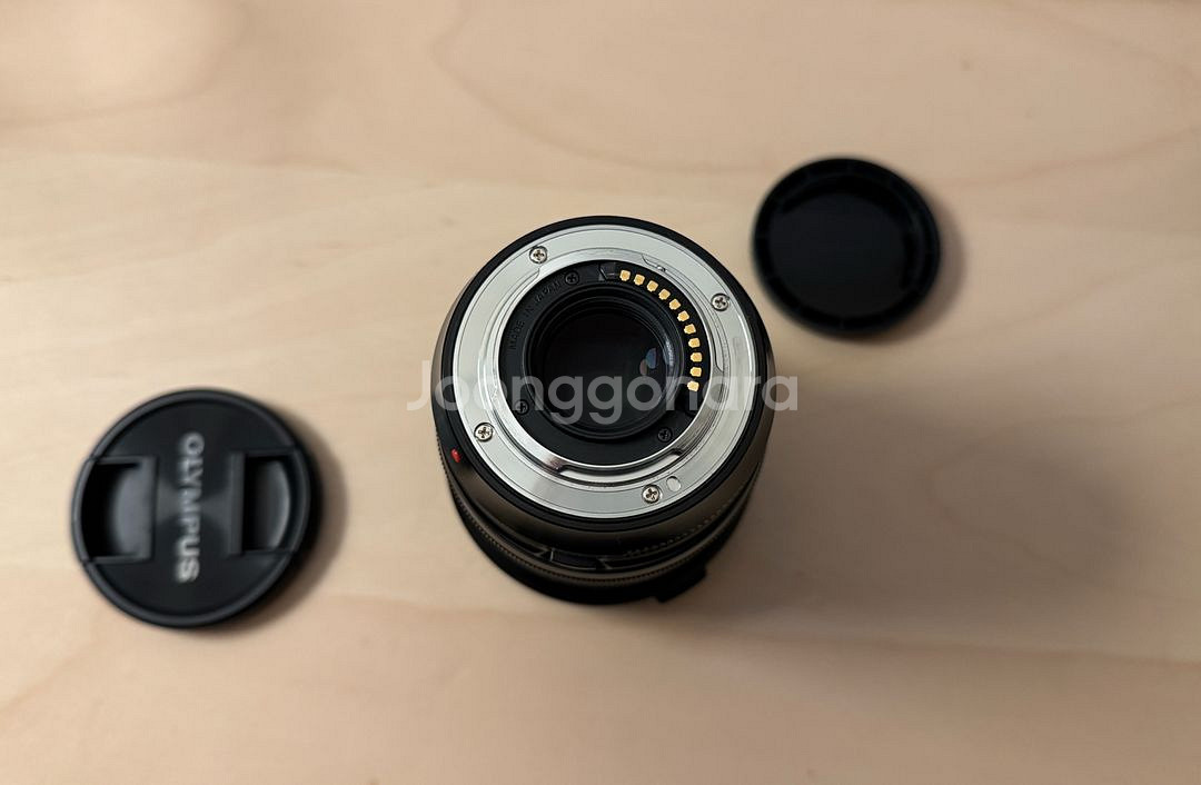 올림푸스 45mm f1.2 pro 렌즈 판매합니다--3