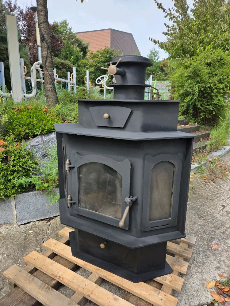 고급 벽난로. 화목난로 이미지