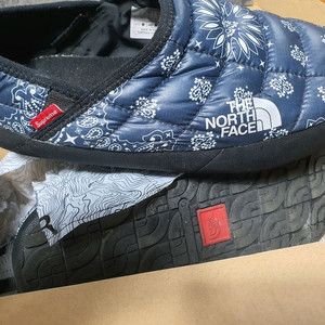 노스페이스 슈프림 뮬 250