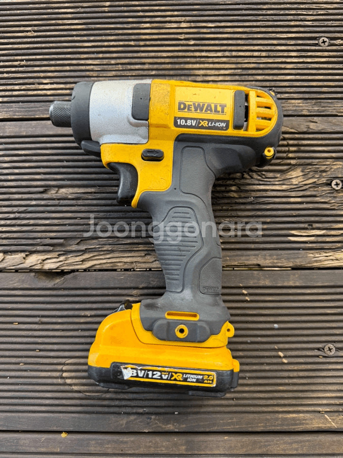 디월트 DCF815 임팩 드라이버--1