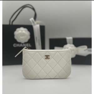 샤넬 클래식 미니 파우치 캐비어