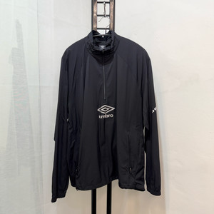 (100)엄브로 블랙아노락 하이넥 umbro 3669