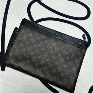 루이비통 클러치백 디스커버리 포쉐트