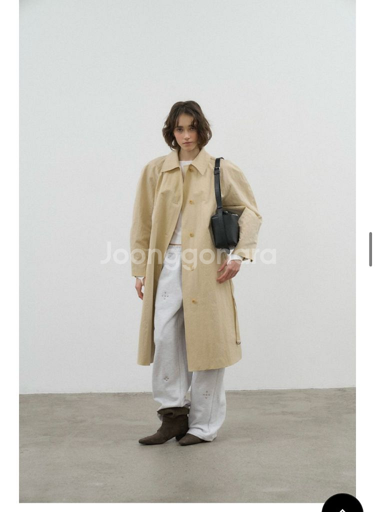 (새상품) 포에토 glossy trench coat 글--3
