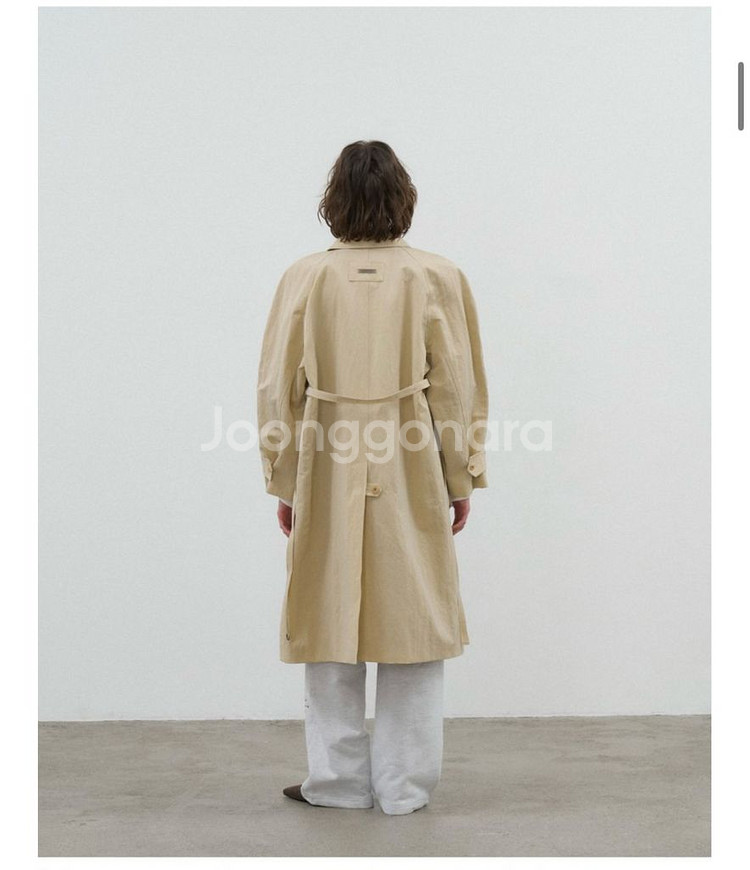 (새상품) 포에토 glossy trench coat 글--2
