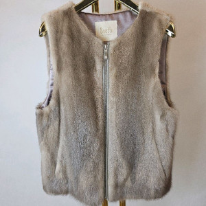 새거수준! Boetti 베이지 휘메일 풀스킨 밍크베스트