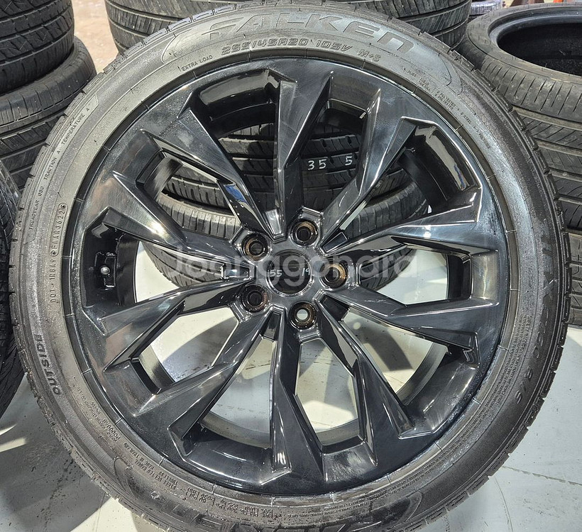 쏘렌토 MQ4 20인치 블랙 중고 휠 타이어 팝니다.--3