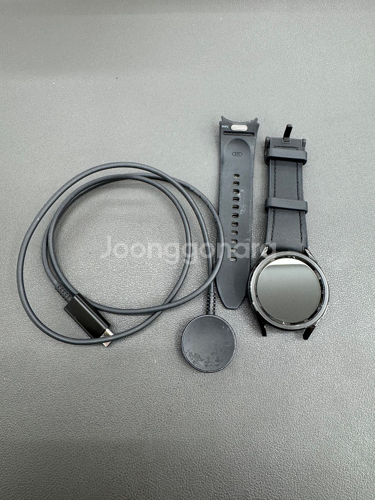 071050 갤럭시워치6클래식 블랙 43mm 판매합니다--0