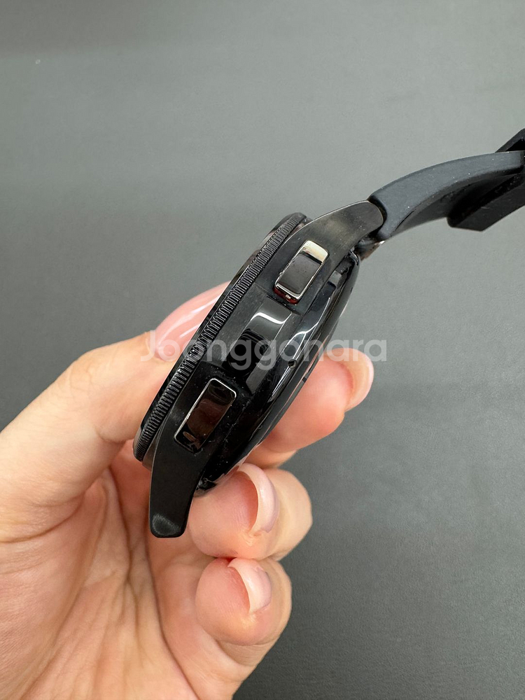 071050 갤럭시워치6클래식 블랙 43mm 판매합니다--2