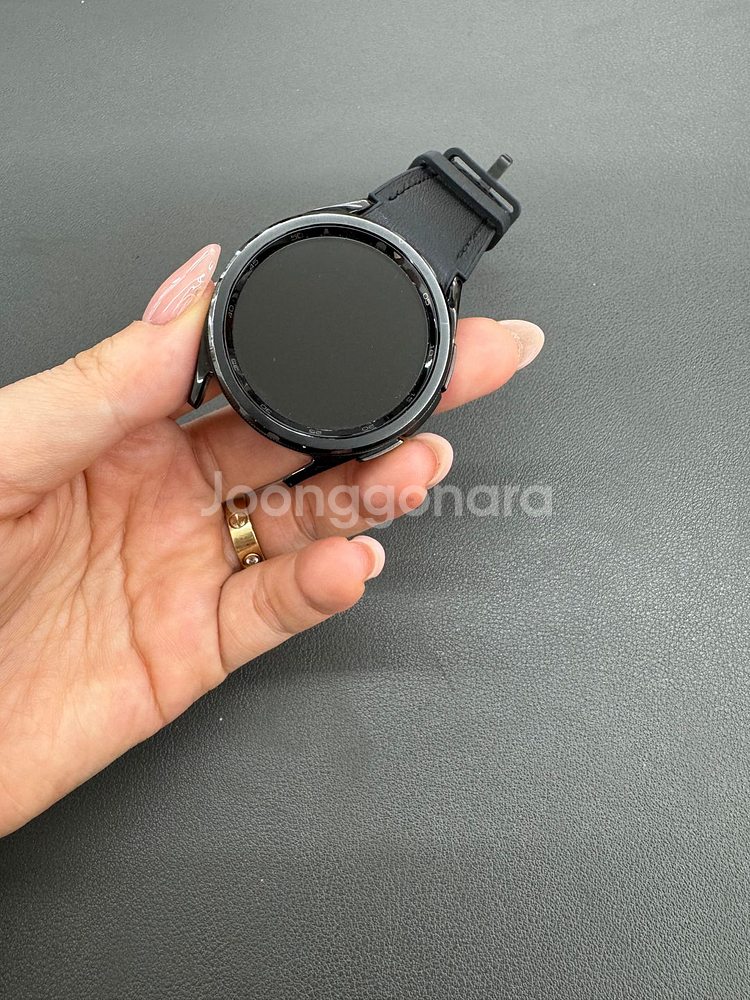071050 갤럭시워치6클래식 블랙 43mm 판매합니다--1