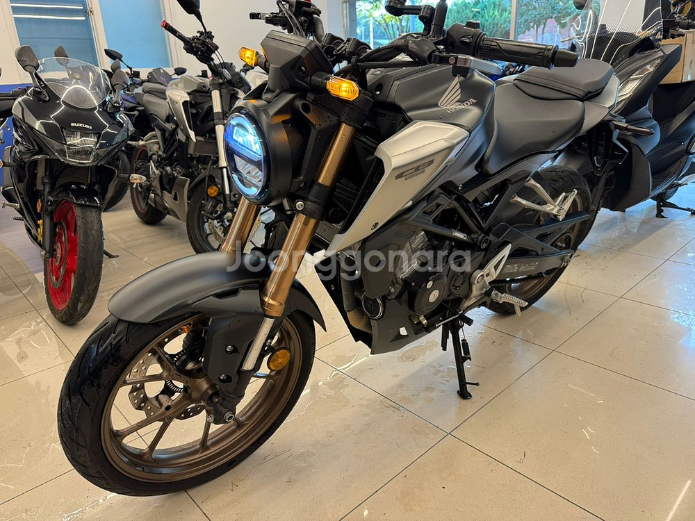 cb125r 22년식 싸게팔아봅니다--0