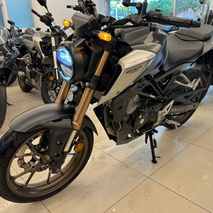 cb125r 22년식 싸게팔아봅니다