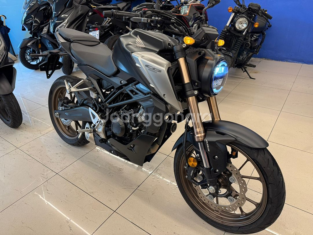 cb125r 22년식 싸게팔아봅니다--2