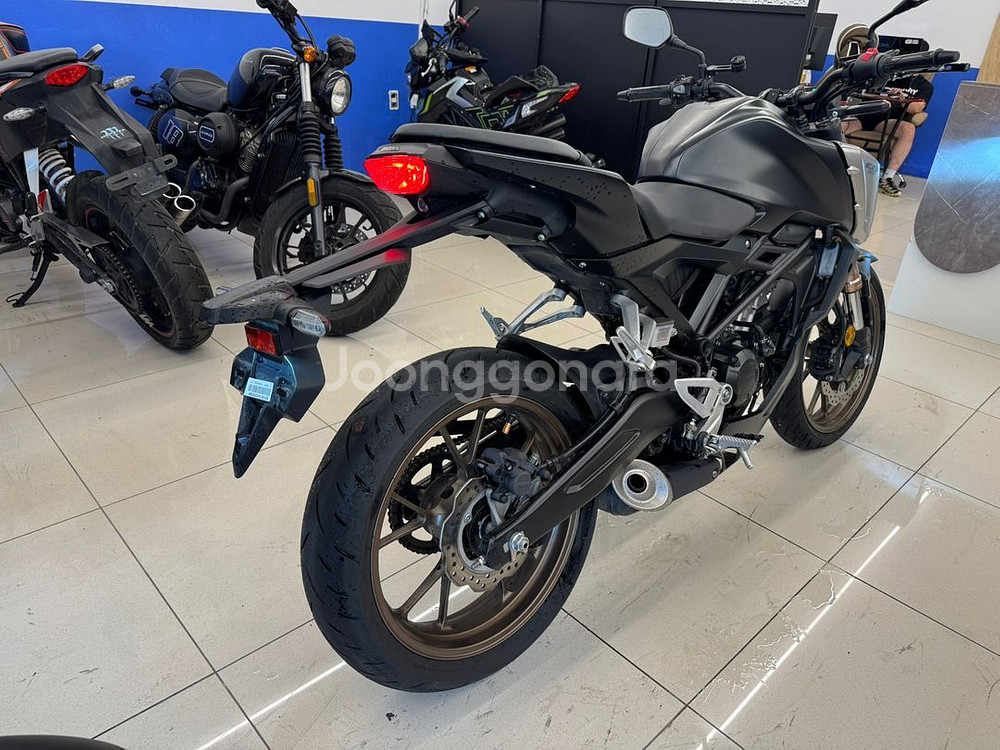 cb125r 22년식 싸게팔아봅니다--3